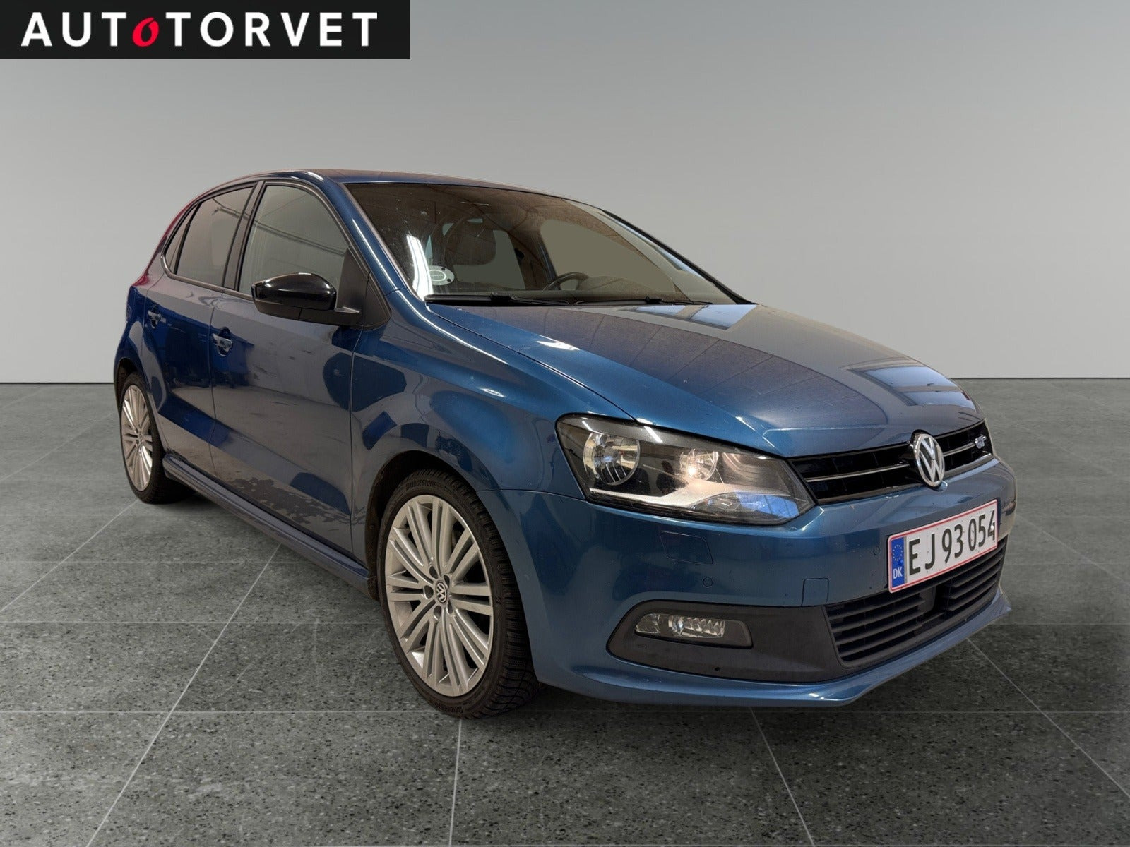 Blå VW Polo fra 2017