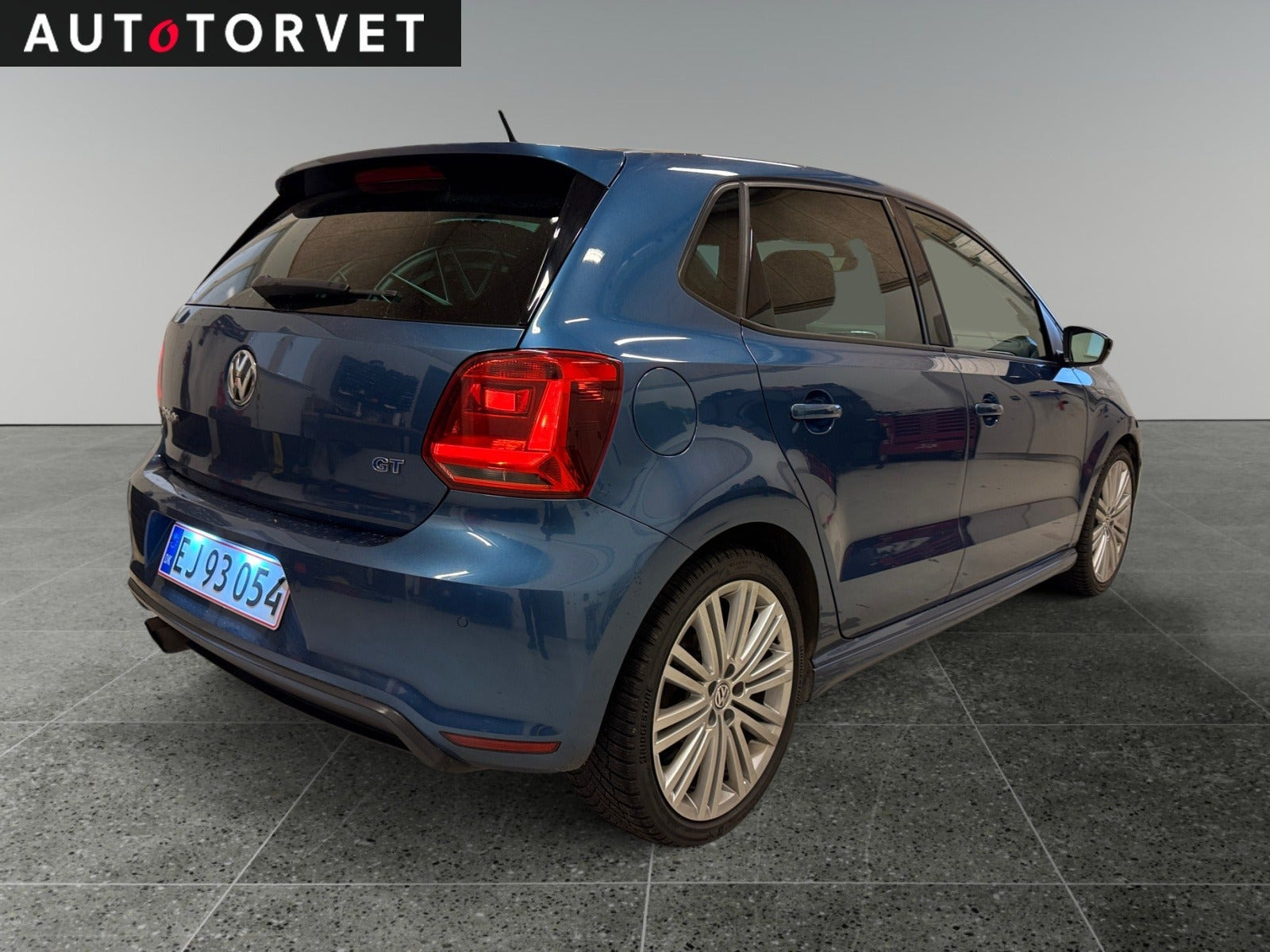 Blå VW Polo fra 2017