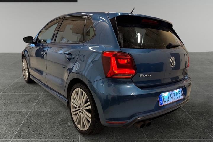 Blå VW Polo fra 2017