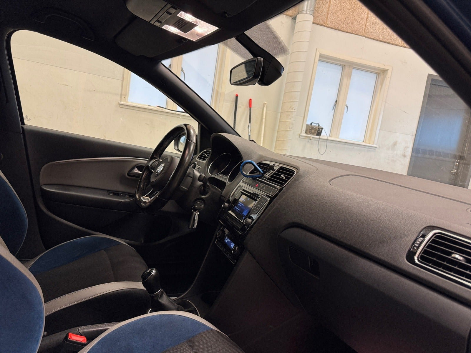 Blå VW Polo fra 2017