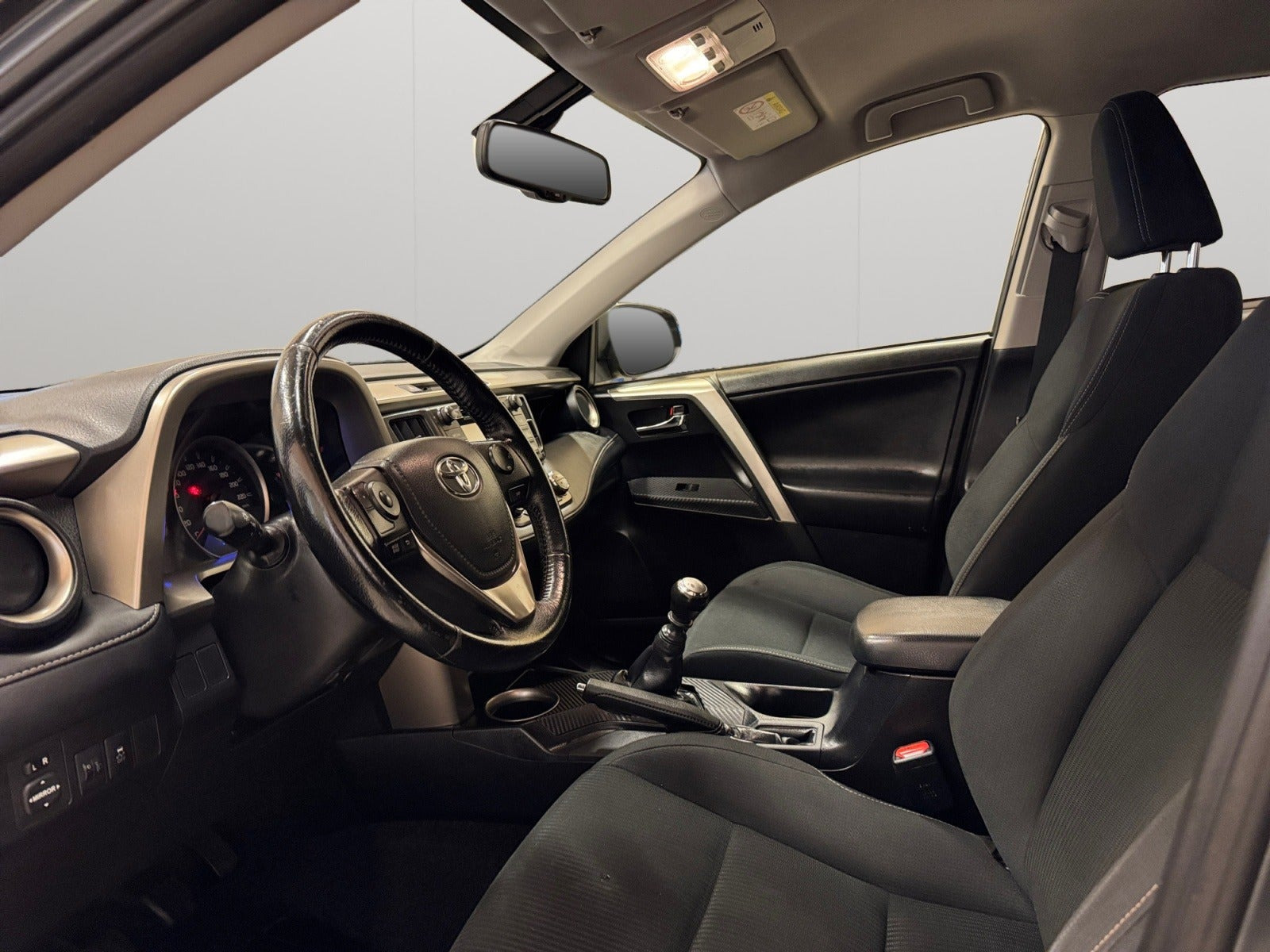 Grå Toyota RAV4 fra 2015