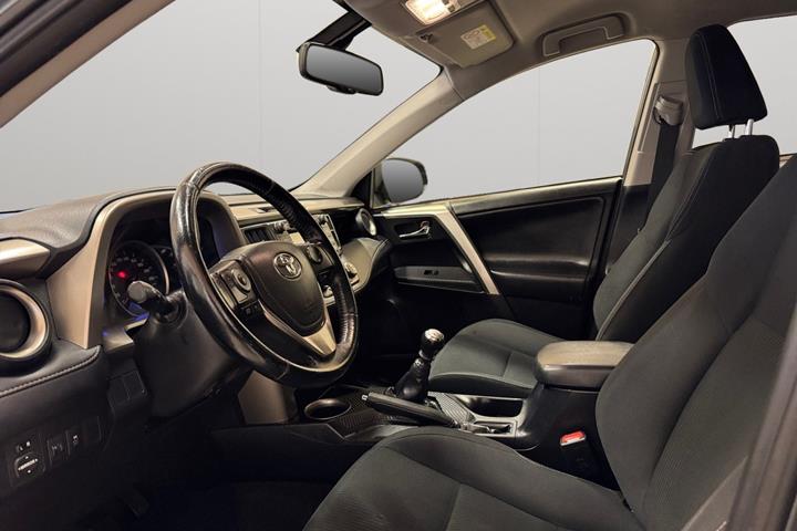 Grå Toyota RAV4 fra 2015