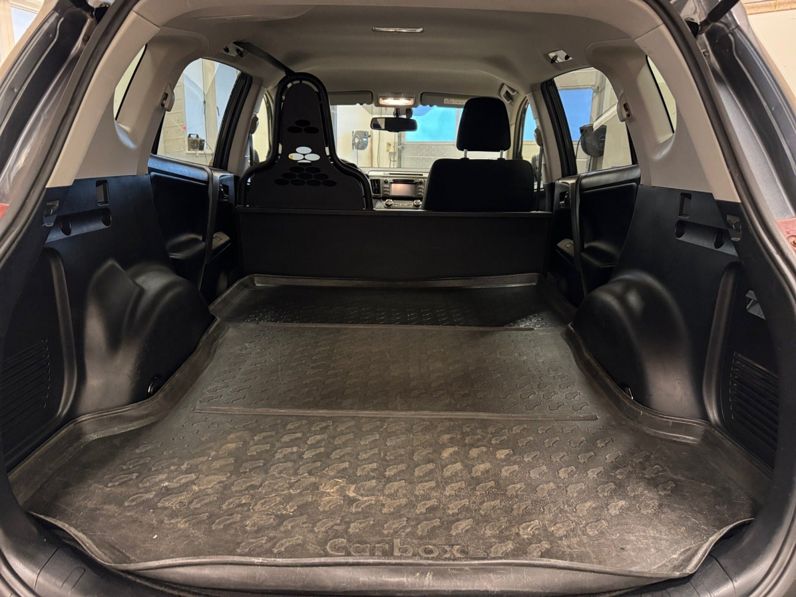 Grå Toyota RAV4 fra 2015