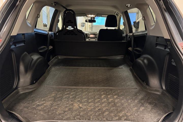 Grå Toyota RAV4 fra 2015