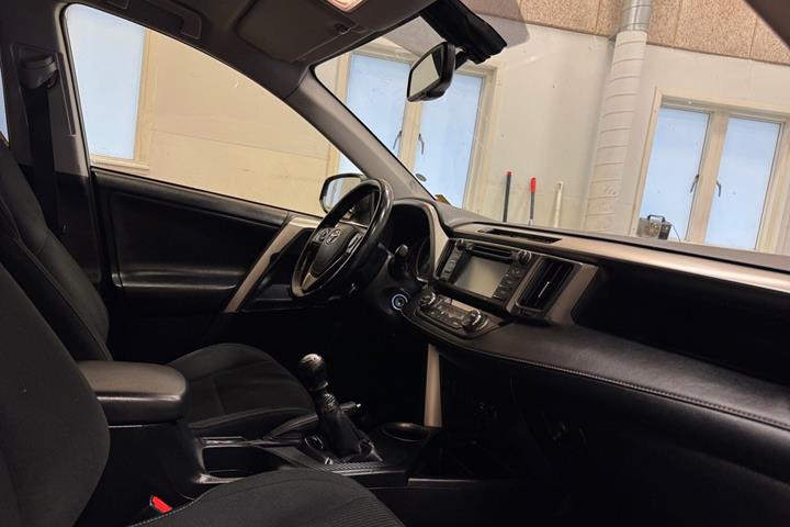 Grå Toyota RAV4 fra 2015