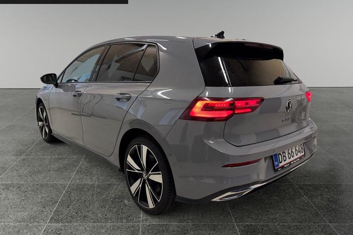 Grå VW Golf VIII fra 2021