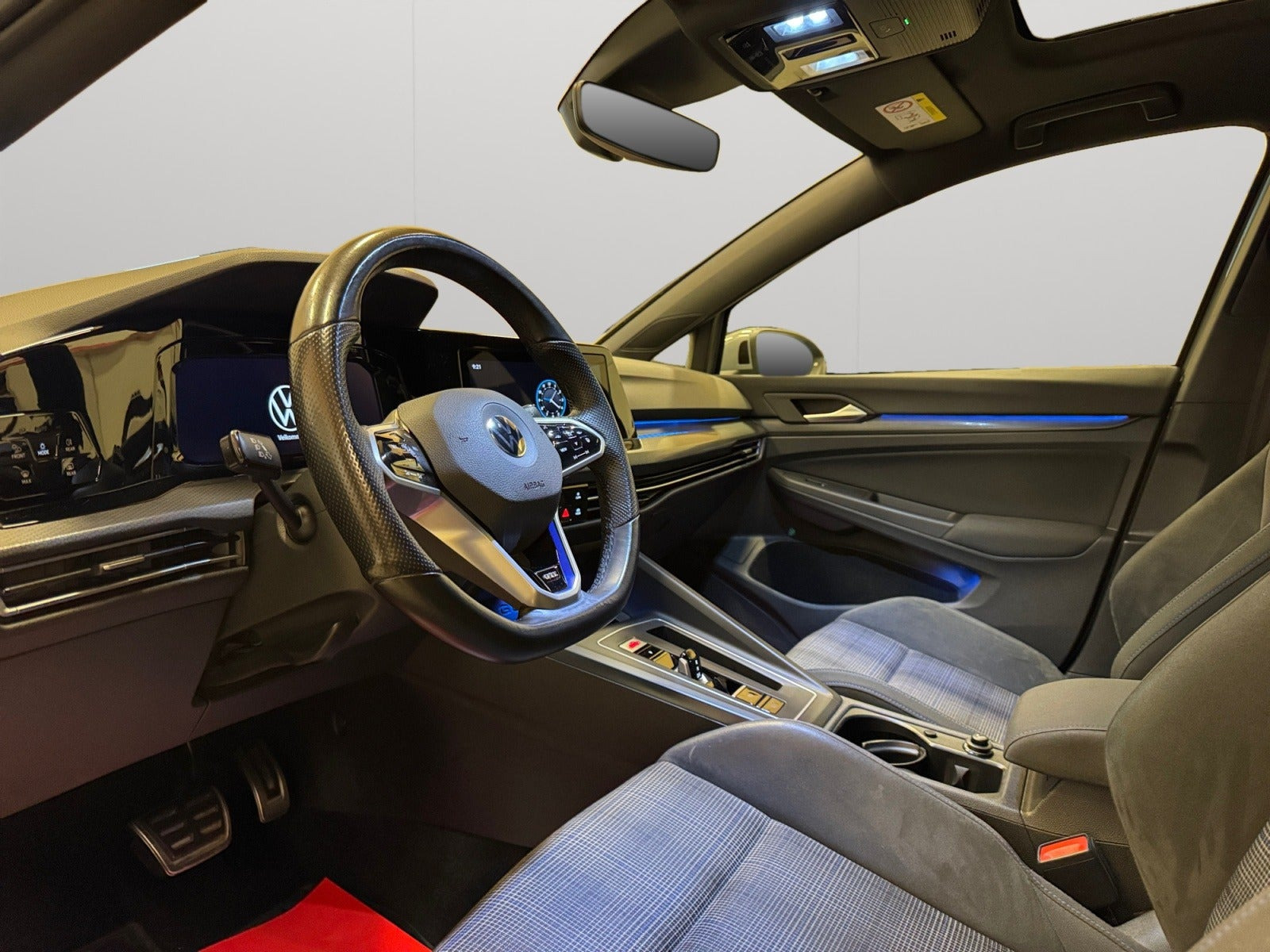 Grå VW Golf VIII fra 2021
