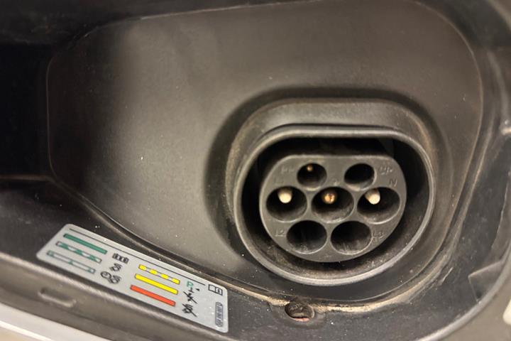 Grå VW Golf VIII fra 2021