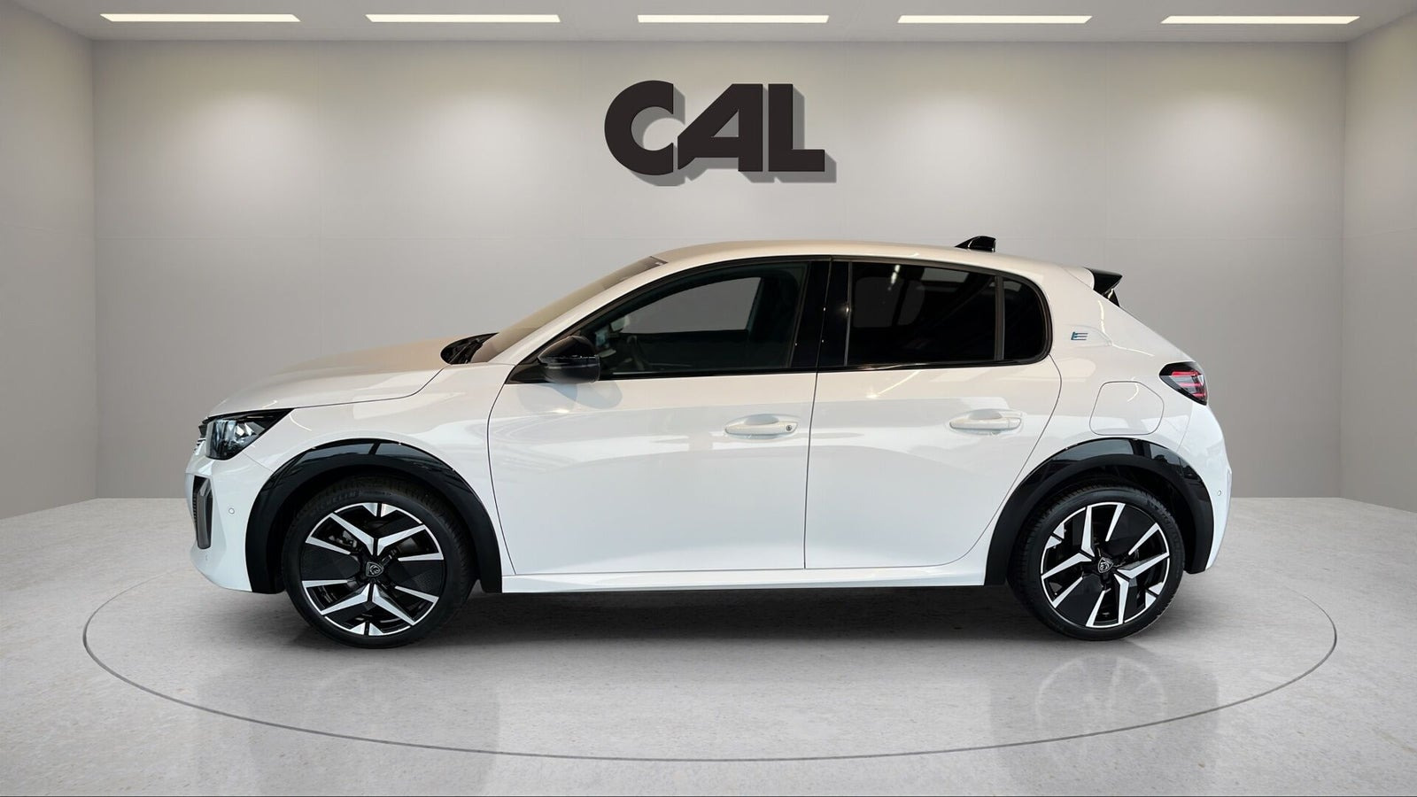 Hvid Peugeot e-208 fra 2025