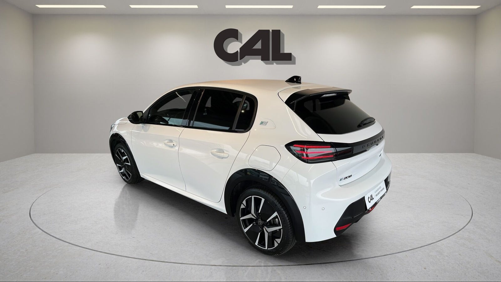 Hvid Peugeot e-208 fra 2025