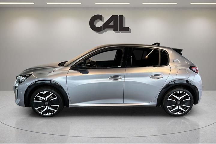 Grå Peugeot e-208 fra 2025