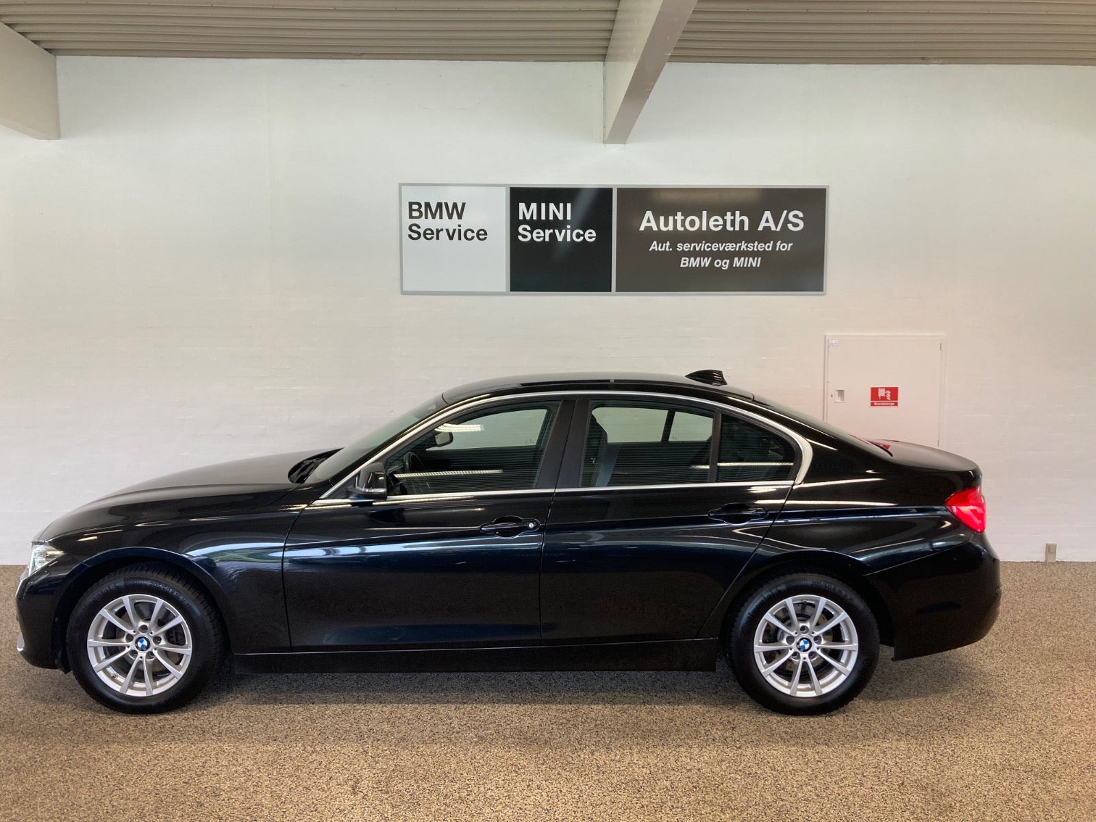 Sort BMW 320d fra 2019