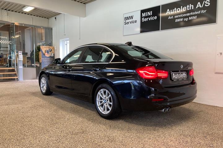 Sort BMW 320d fra 2019