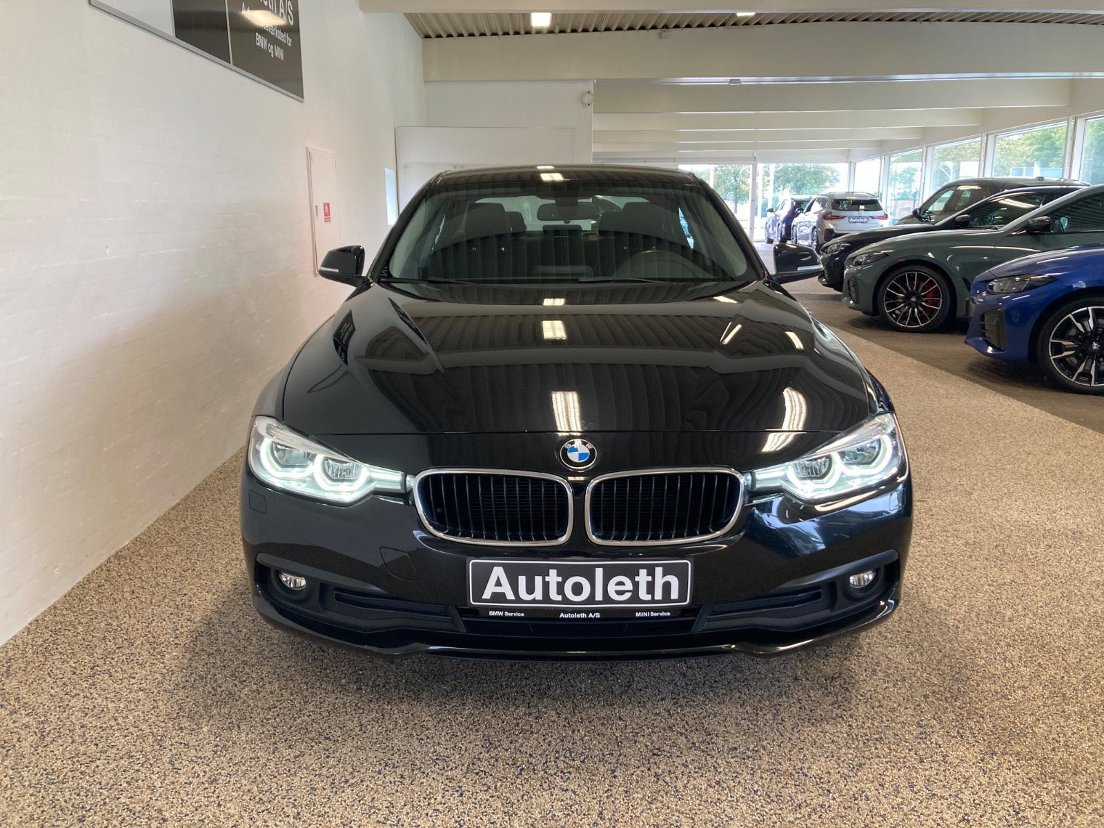 Sort BMW 320d fra 2019