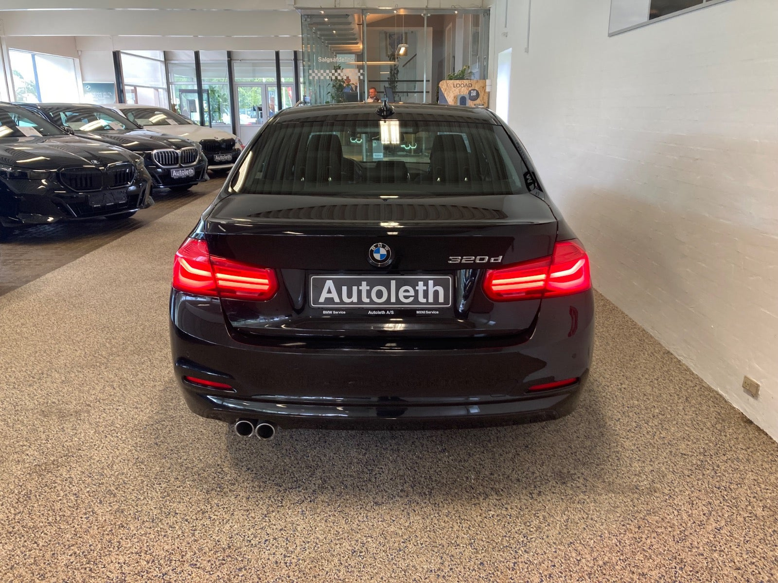 Sort BMW 320d fra 2019
