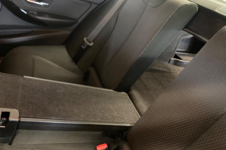 Sort BMW 320d fra 2019