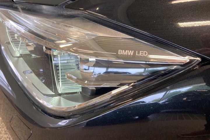 Sort BMW 320d fra 2019
