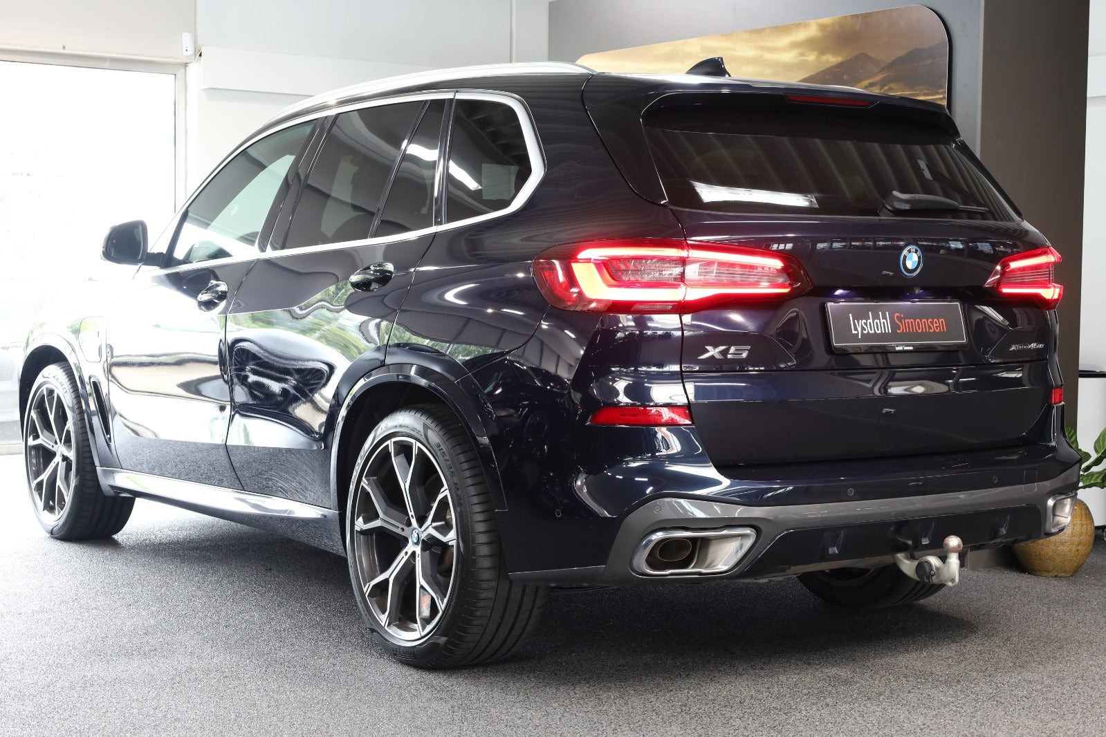 Sort BMW X5 fra 2023