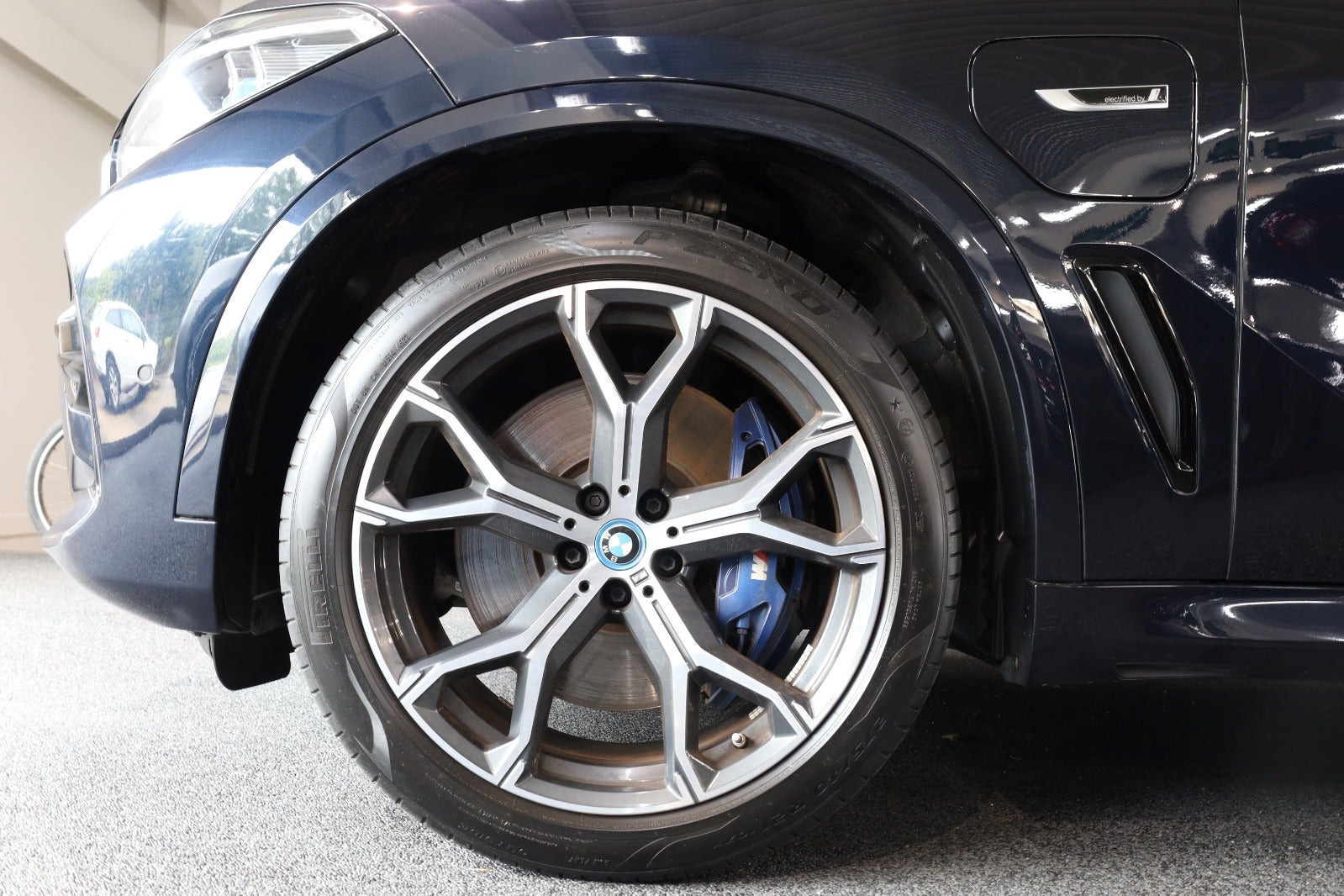 Sort BMW X5 fra 2023