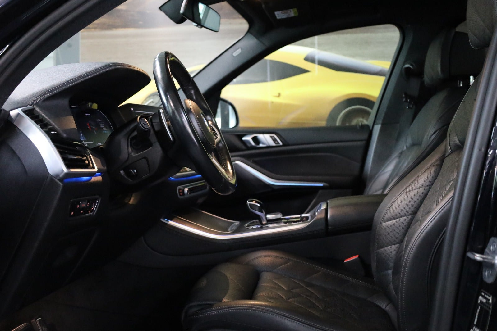 Sort BMW X5 fra 2023