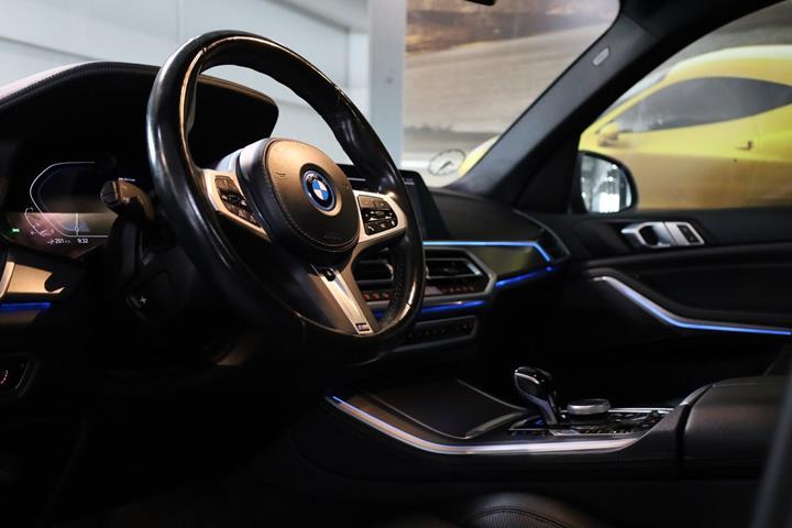 Sort BMW X5 fra 2023