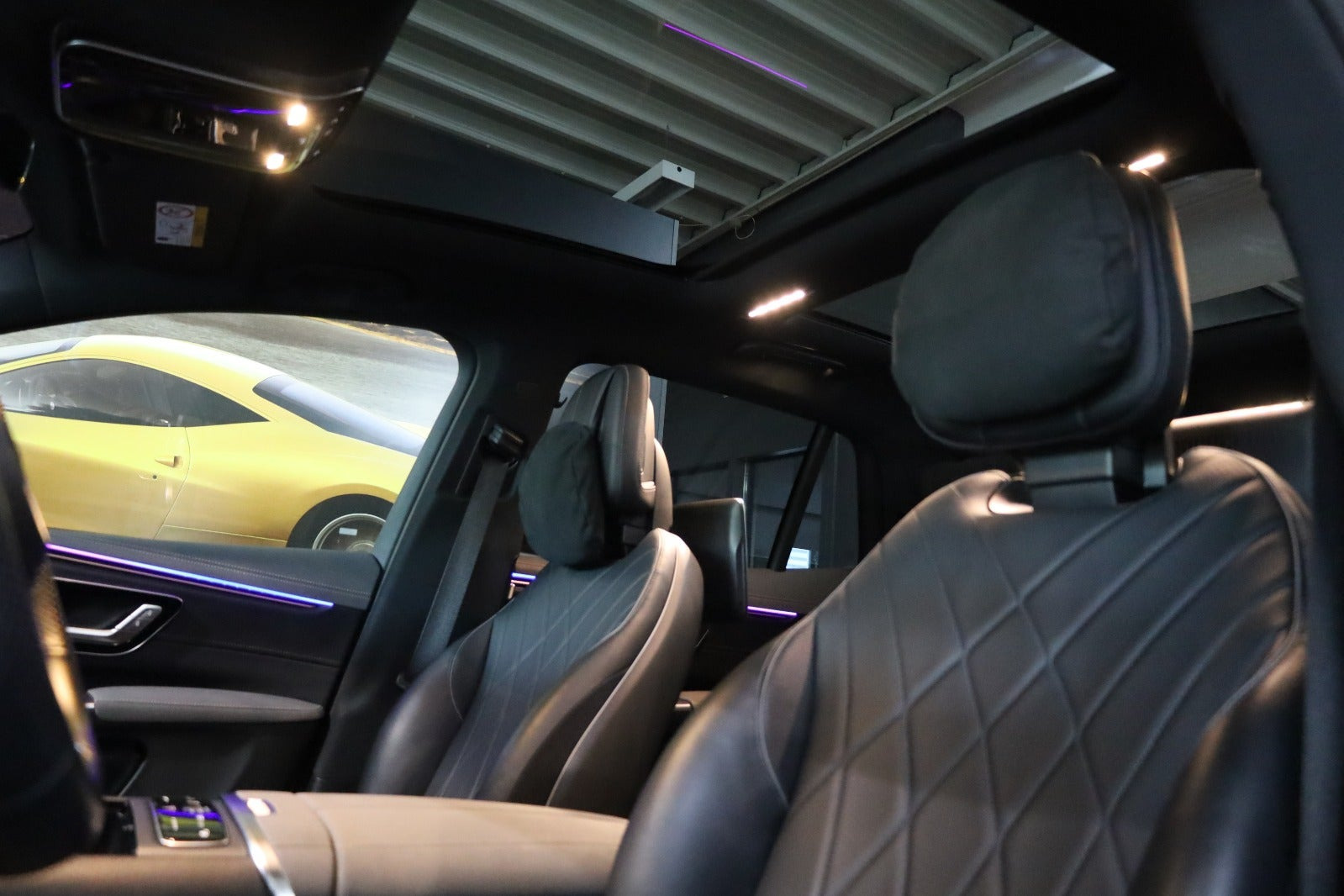 Hvid Mercedes EQS450+ SUV fra 2024