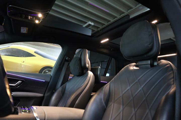 Hvid Mercedes EQS450+ SUV fra 2024