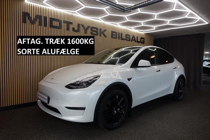 Hvid Tesla Model Y fra 2022