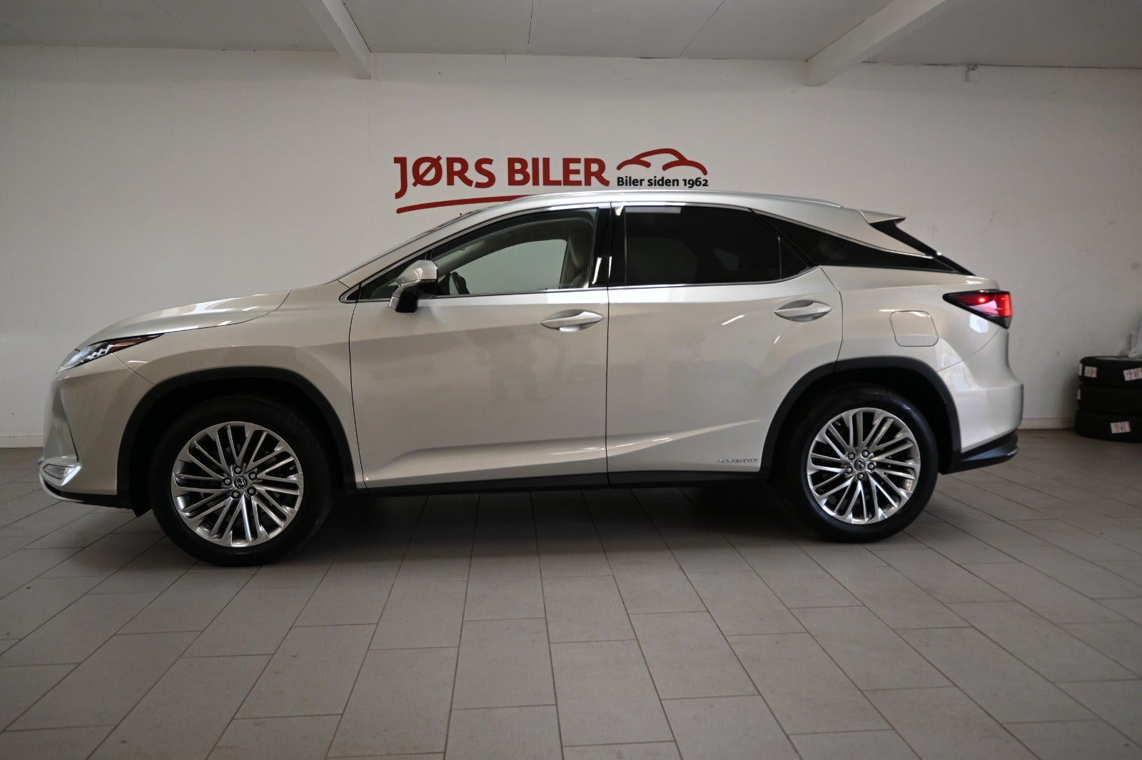 Beige Lexus RX450h fra 2022