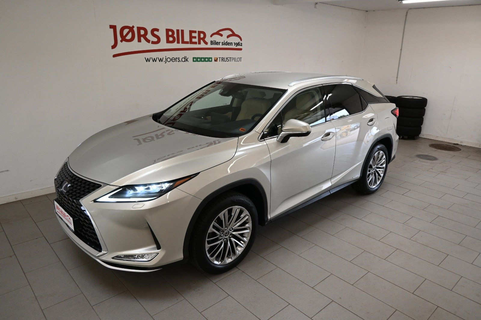 Beige Lexus RX450h fra 2022