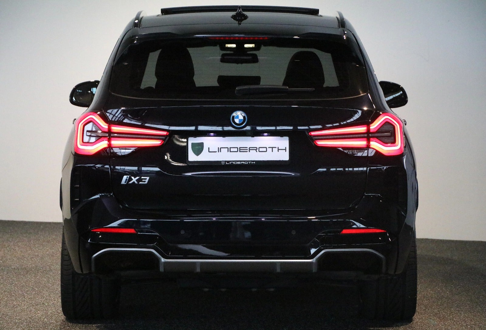Sort BMW iX3 fra 2023