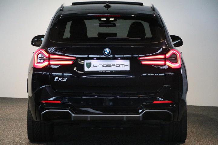 Sort BMW iX3 fra 2023