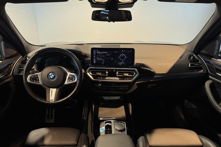 Sort BMW iX3 fra 2023