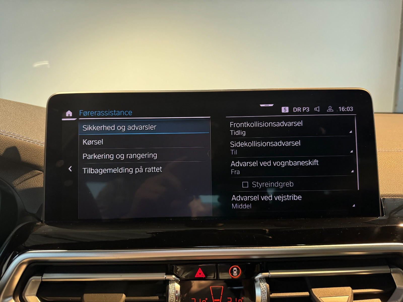 Sort BMW iX3 fra 2023