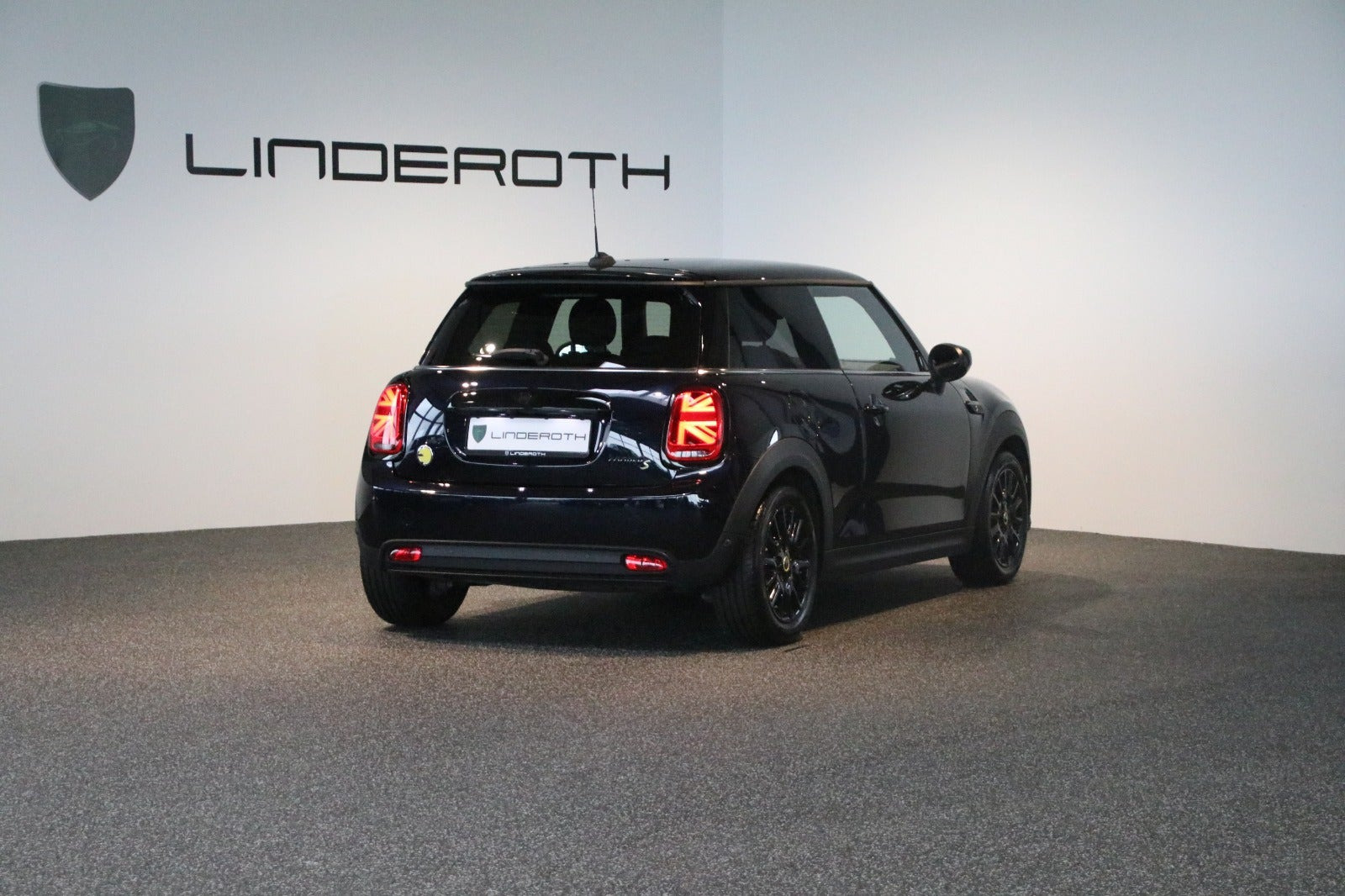 Blå Mini Cooper SE fra 2023