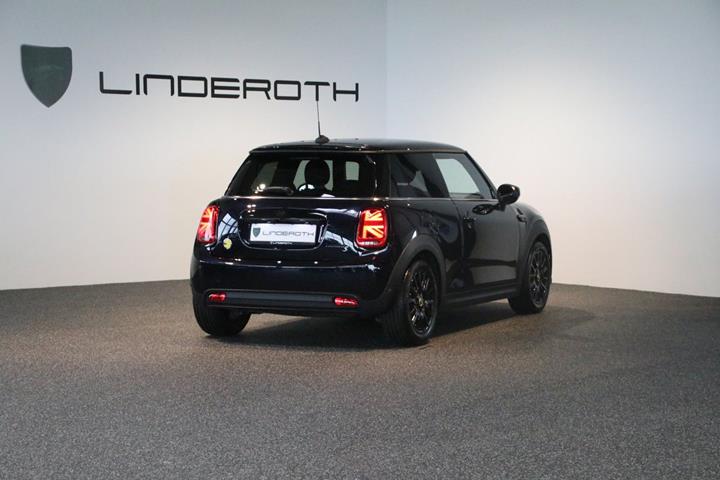 Blå Mini Cooper SE fra 2023