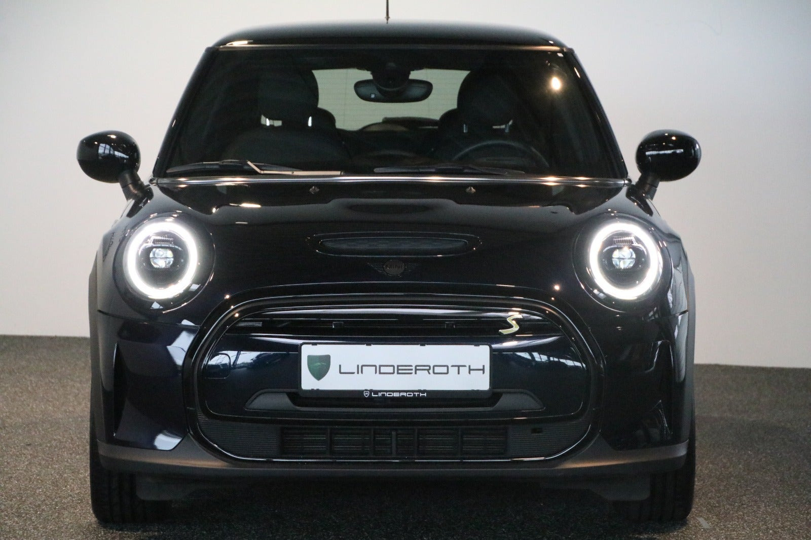 Blå Mini Cooper SE fra 2023