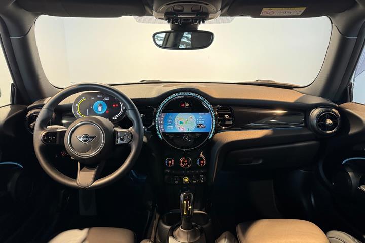Blå Mini Cooper SE fra 2023