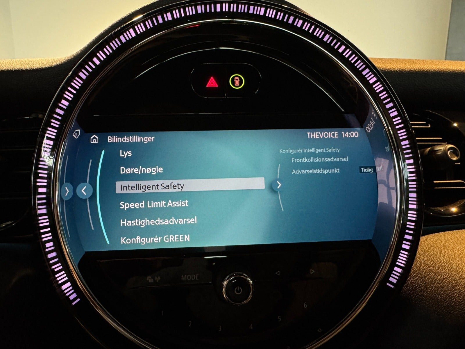 Blå Mini Cooper SE fra 2023