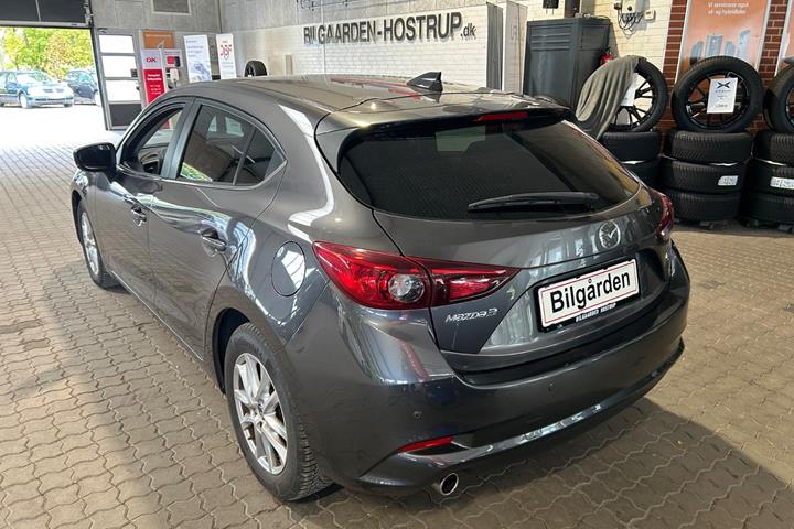 Grå Mazda 3 fra 2017