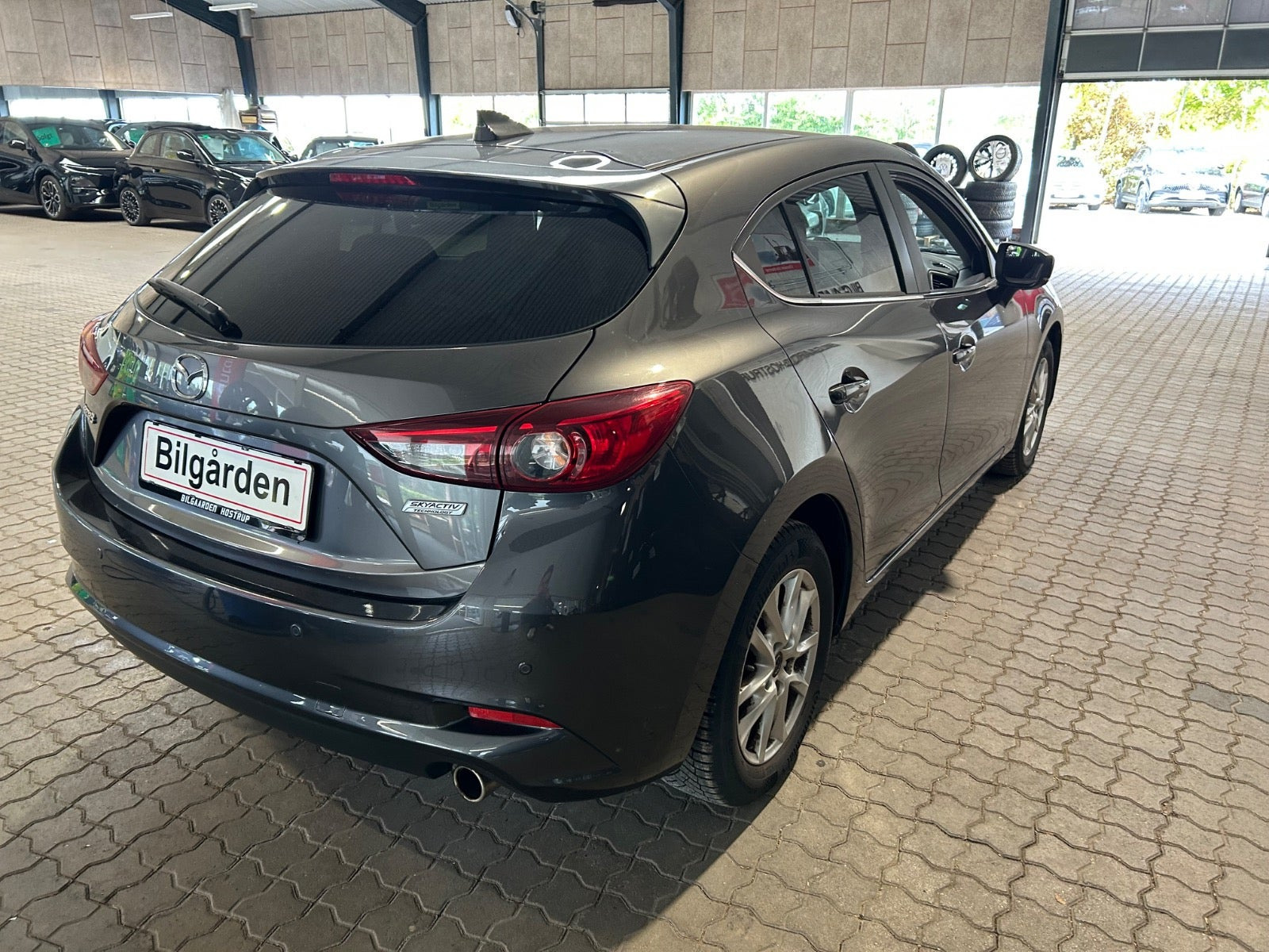 Grå Mazda 3 fra 2017