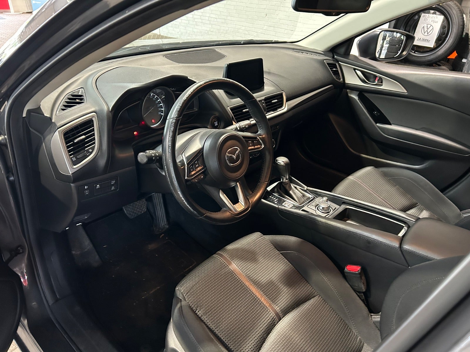 Grå Mazda 3 fra 2017