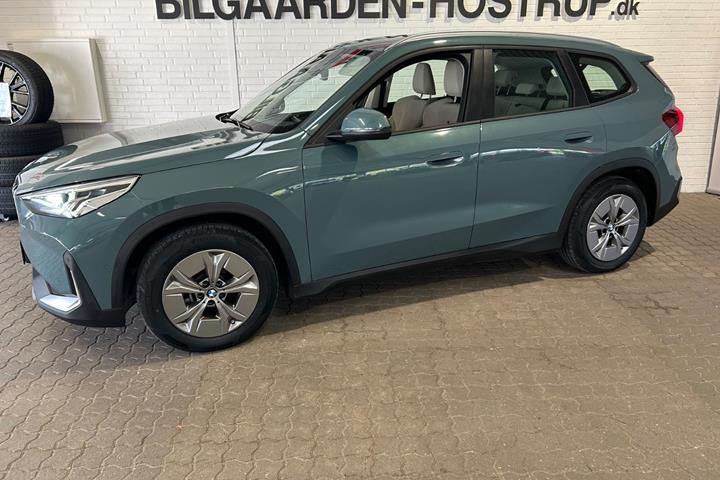 Turquoise BMW iX1 fra 2023
