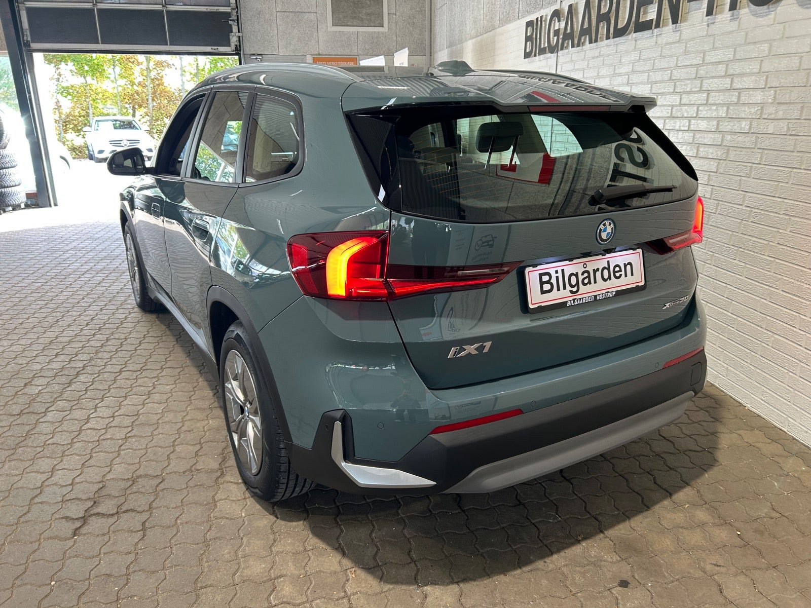 Turquoise BMW iX1 fra 2023