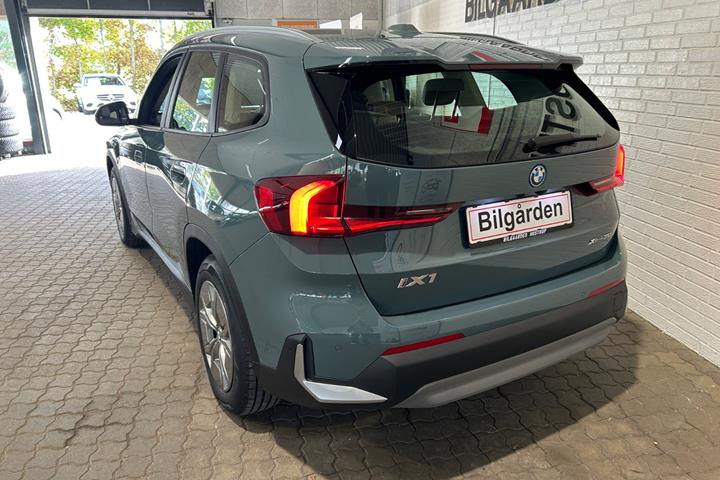 Turquoise BMW iX1 fra 2023