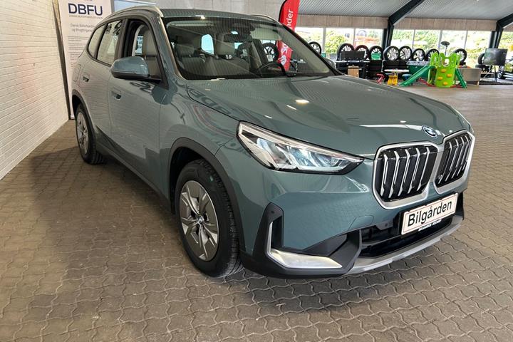 Turquoise BMW iX1 fra 2023