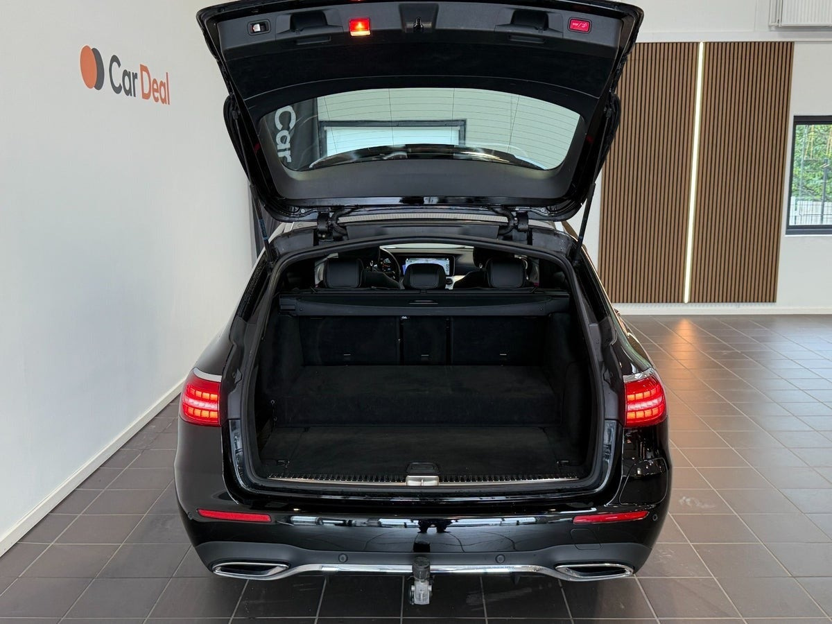 Sort Mercedes E300 e fra 2022