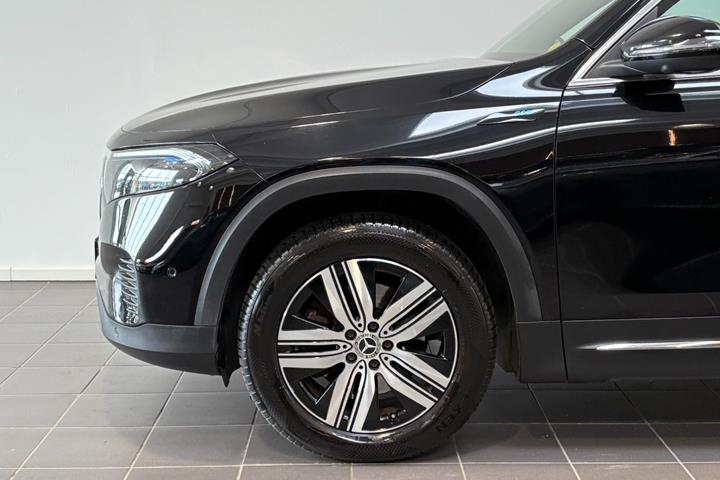 Sort Mercedes EQB300 fra 2023