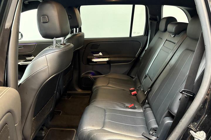 Sort Mercedes EQB300 fra 2023
