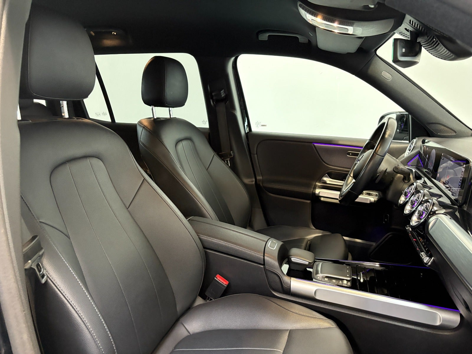 Sort Mercedes EQB300 fra 2023